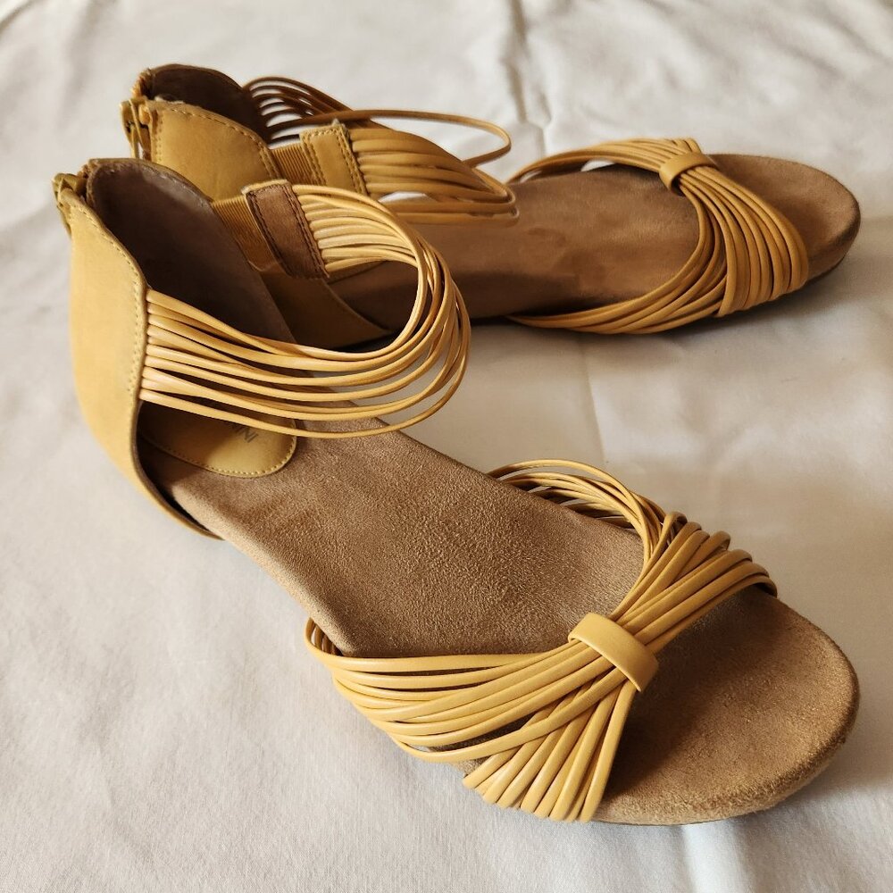 Giani Bernini sandals sz 6 M yellow gently worn